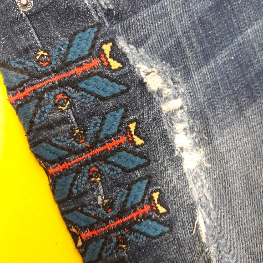 DESIGN LAB Embroidered Shorts NWT - Picture 4 of 16